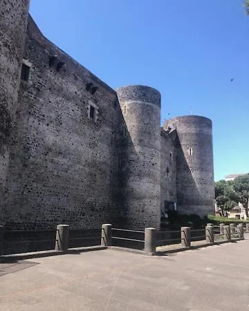 Balcone Sul Castello Ursino Al Centro Storico A Casa Ciuciu *